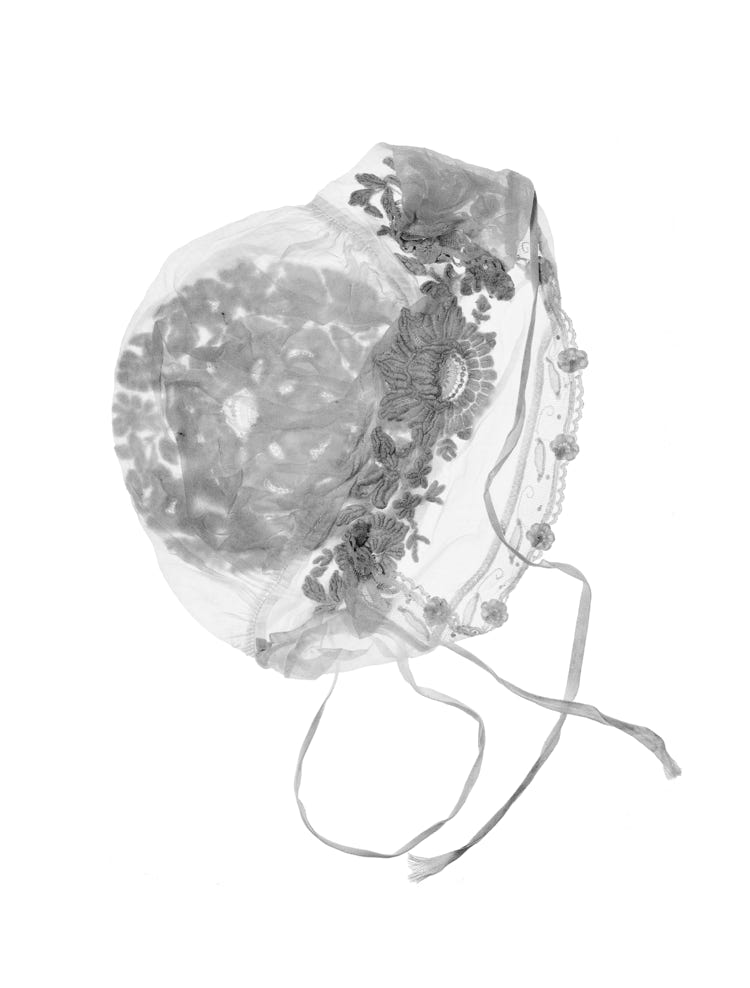 Photographie de Fernande Petitdemange : Le fonds de Jacques B., 2011, tirage argentique noir et blanc, format 24 x 30 cm, série de 37 photographies, Musée des Jacobins, Morlaix.