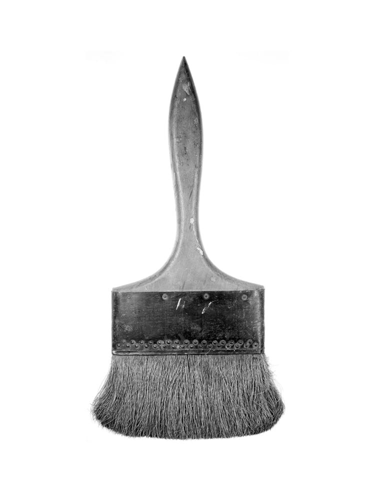 Photographie de Fernande Petitdemange : Trophées et reliques, 2013, tirage argentique noir et blanc, format 18 x 24 cm, série de 32 diptyques.